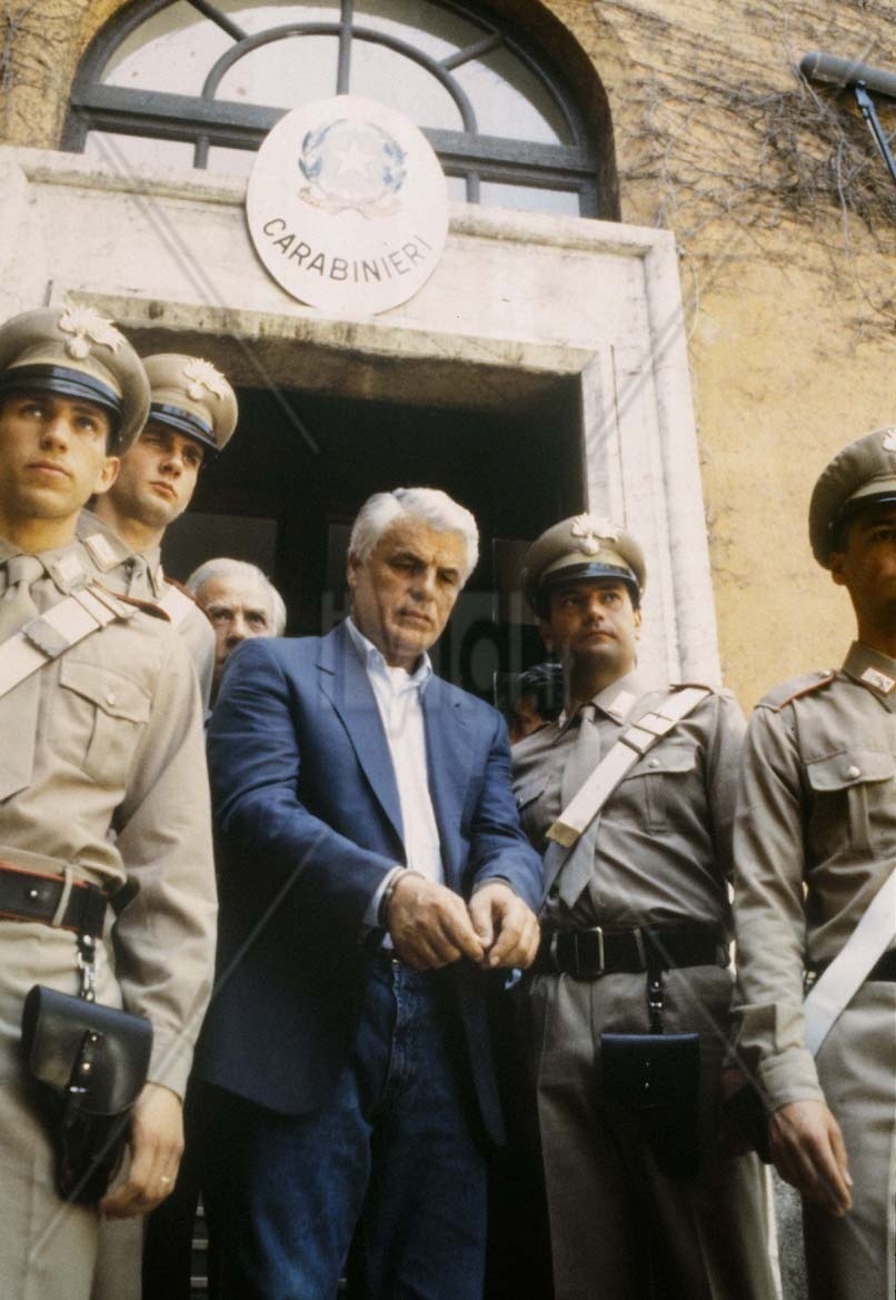 uomo-perbene-michele-placido-maurizio-zaccaro-vyqp-76db0548e600bdcaef27bead3f85316c-large-1217933